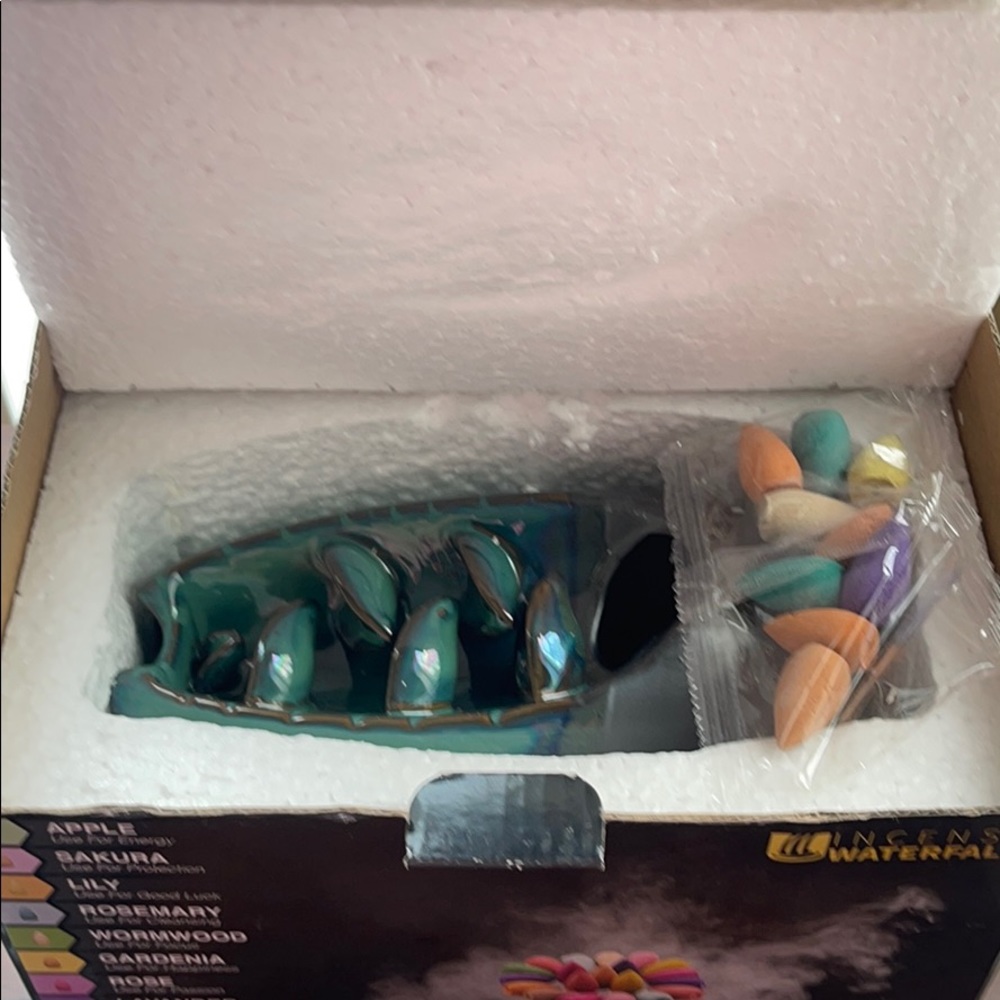 BNIB Incense Waterfall w/h 200 cones - Picture 2 of 7